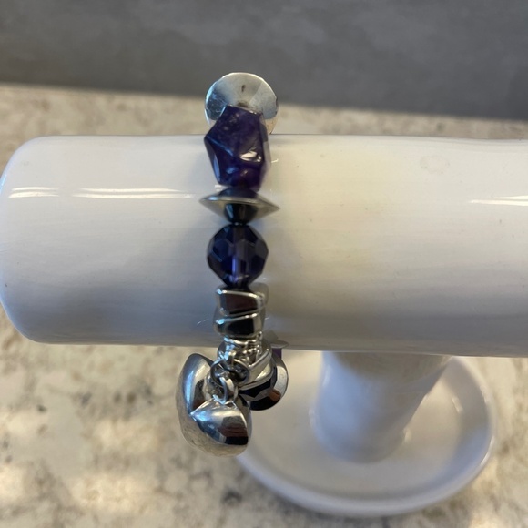 Costume Jewelry  with heart charm - Picture 4 of 6